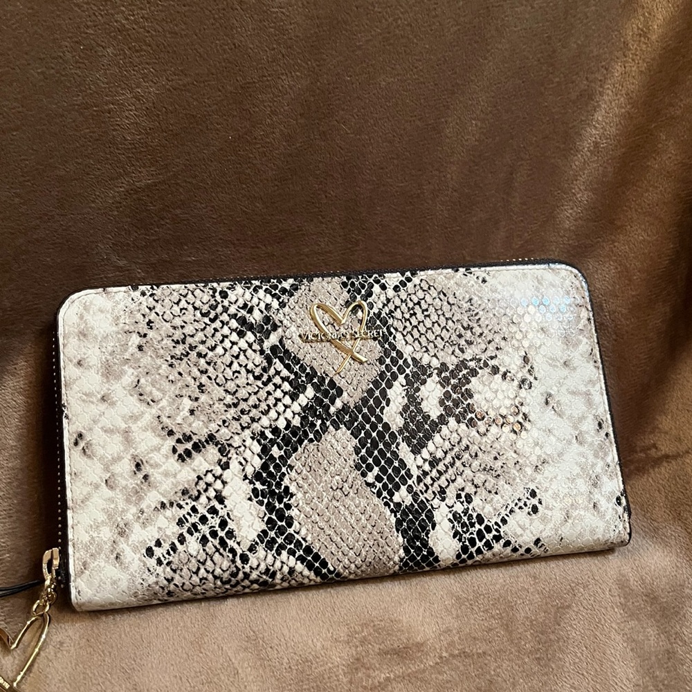 NWT-Rare Python Print Victoria’s Secret Wallet